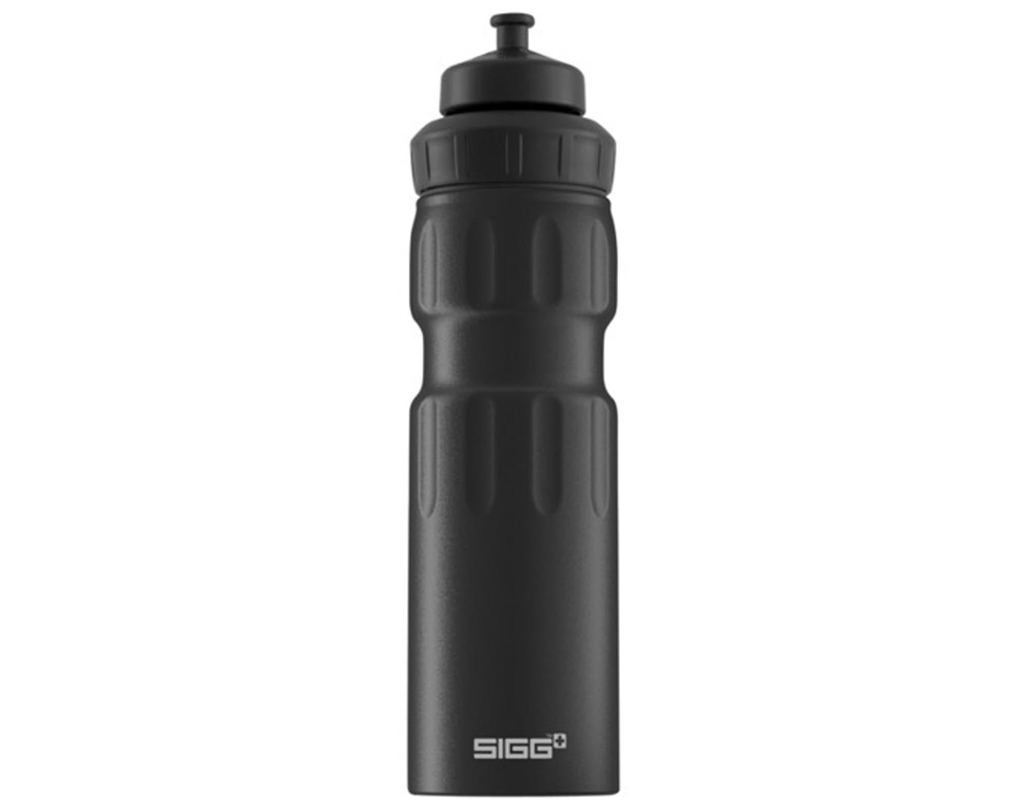 SIGG Trinkflasche Sport Bottle black 0.75 l in  präsentiert im Onlineshop von KAQTU Design AG. Flasche ist von SIGG