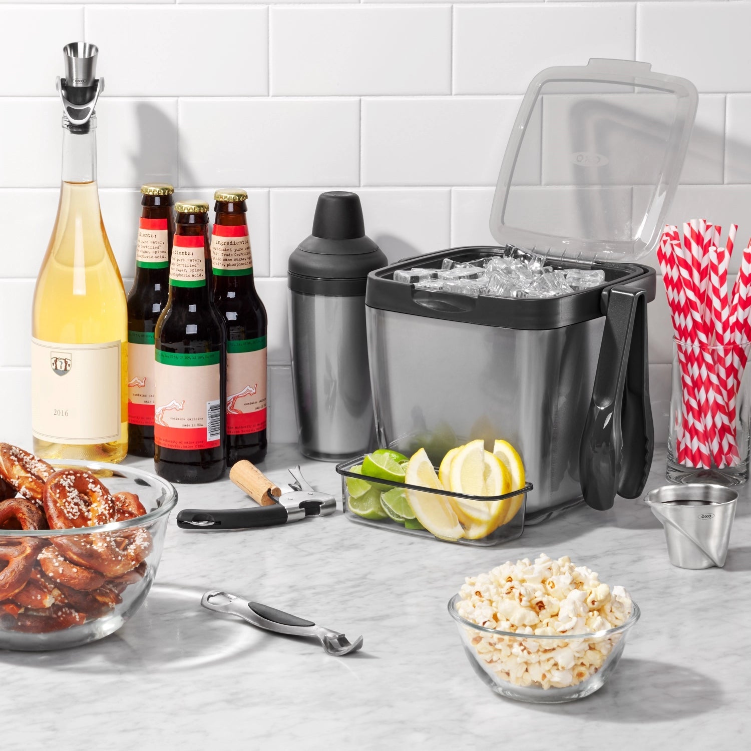 Der OXO Good Grips Steel Doppelhebel-Korkenzieher bietet müheloses Entkorken mit ergonomischem Griff und langlebiger Konstruktion.