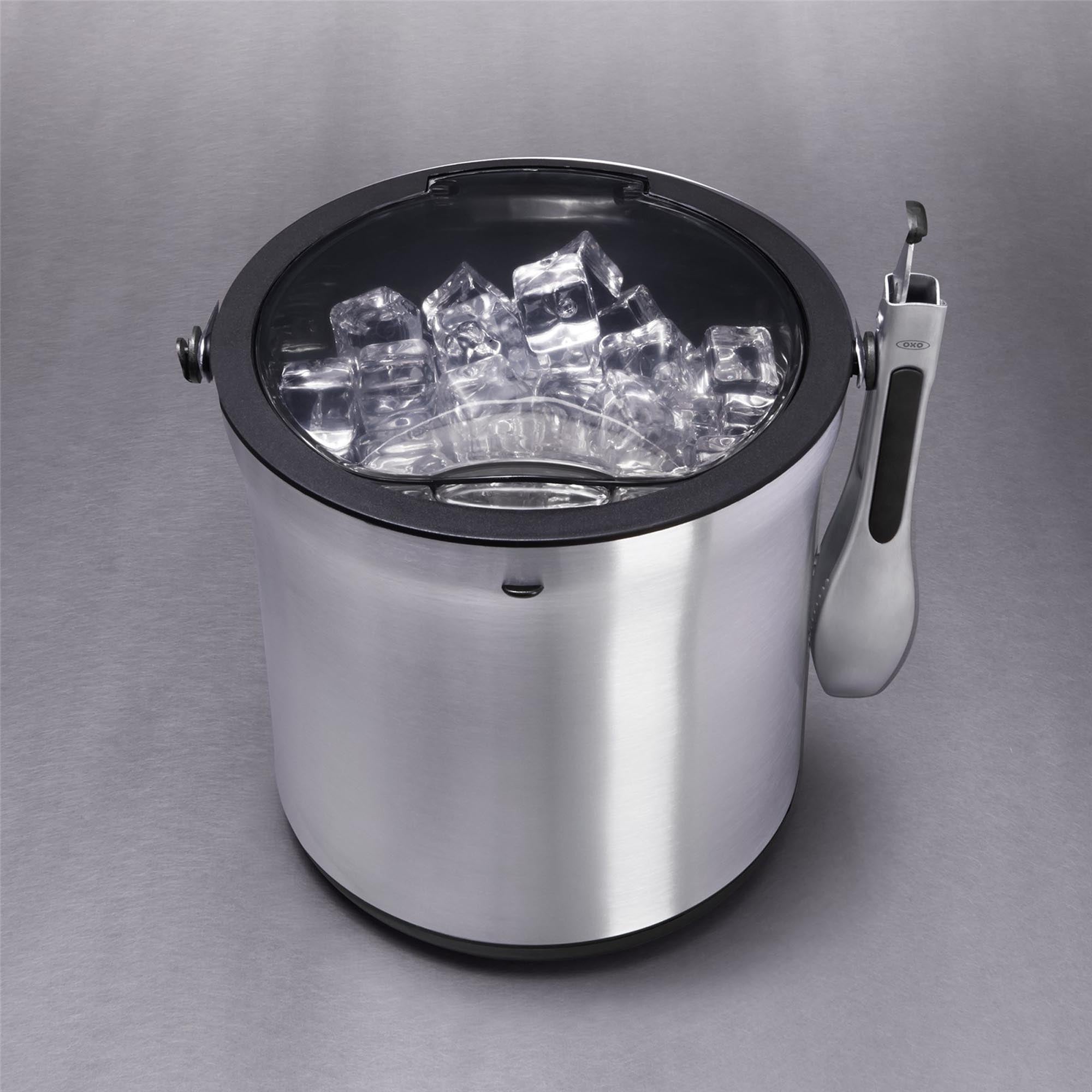 OXO Good Grips Eiskübel und Zangenset: Hochwertiges Barzubehör für perfekte Kühlung und elegantes Servieren bei jeder Feier.