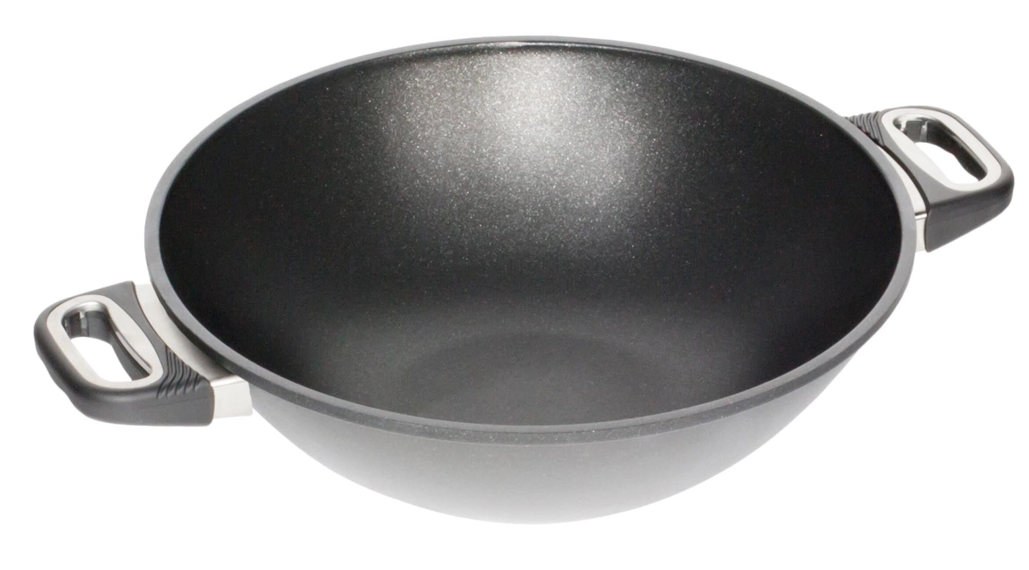 Wok D32cm, H11cm mit 2 Griffen in Silber präsentiert im Onlineshop von KAQTU Design AG. Küchengerät ist von AMT