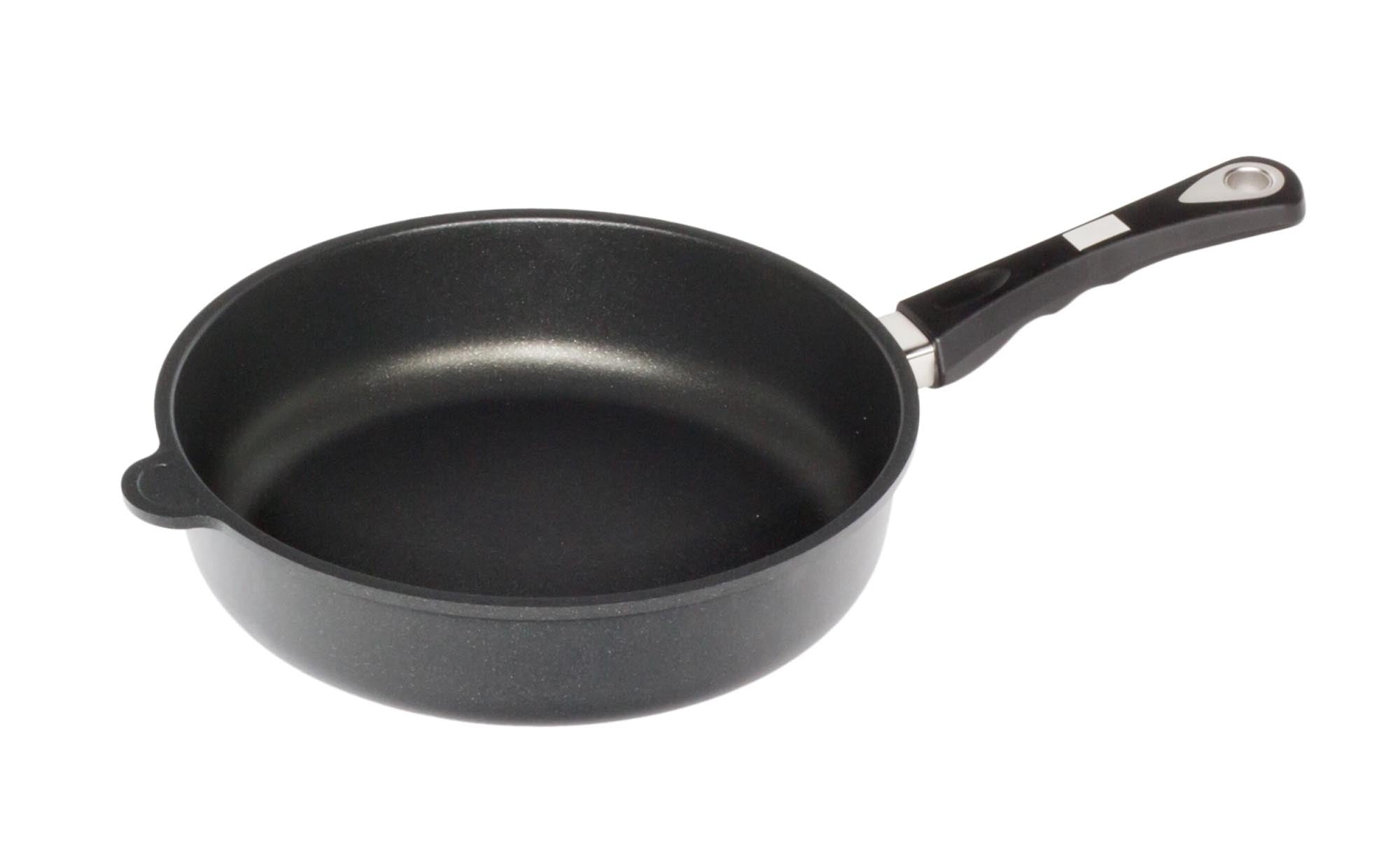 Bratpfanne Induktion D28cm, H7cm in Schwarz präsentiert im Onlineshop von KAQTU Design AG. Bratpfanne ist von AMT