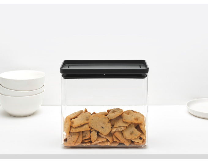 Praktische BRABANTIA Vorratsdose Tasty+ in Dunkelgrau, 3.5 l Volumen, ideal für die Aufbewahrung von Lebensmitteln, stilvoll und funktional.
