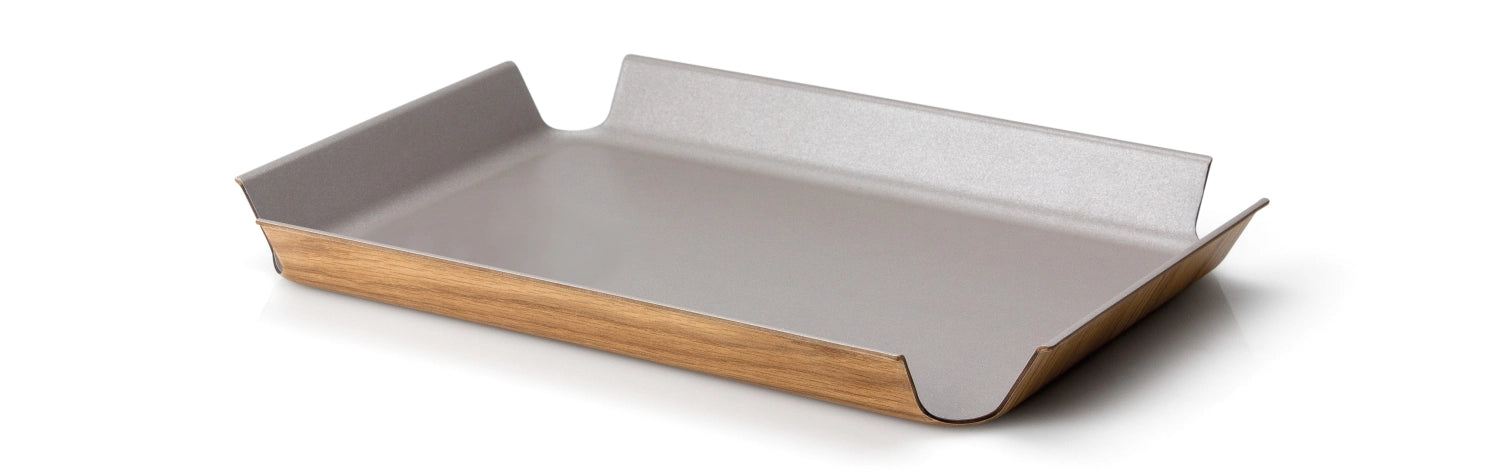 Entdecken Sie das rutschfeste Tablett taupe metallic von Continenta (45x34 cm) – stilvoll, nachhaltig und ideal für Speisen und Getränke.