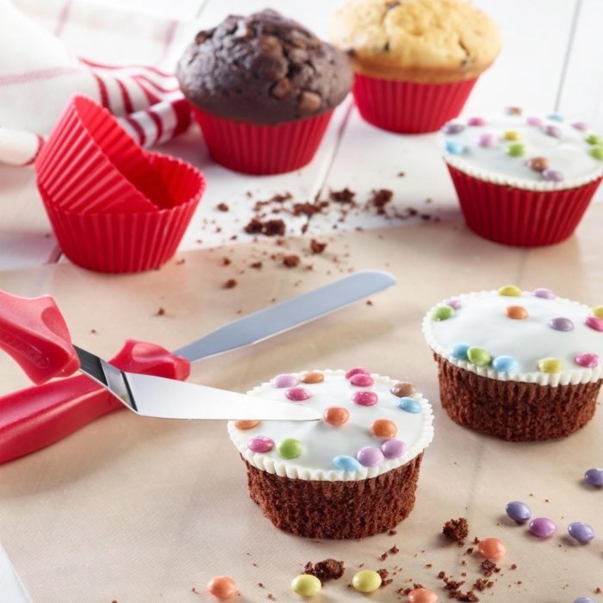 Set aus zwei Pâtisserie-Paletten von Westmark, ideal zum Dekorieren, Verstreichen und Verzieren von Kuchen, Torten und Gebäck.