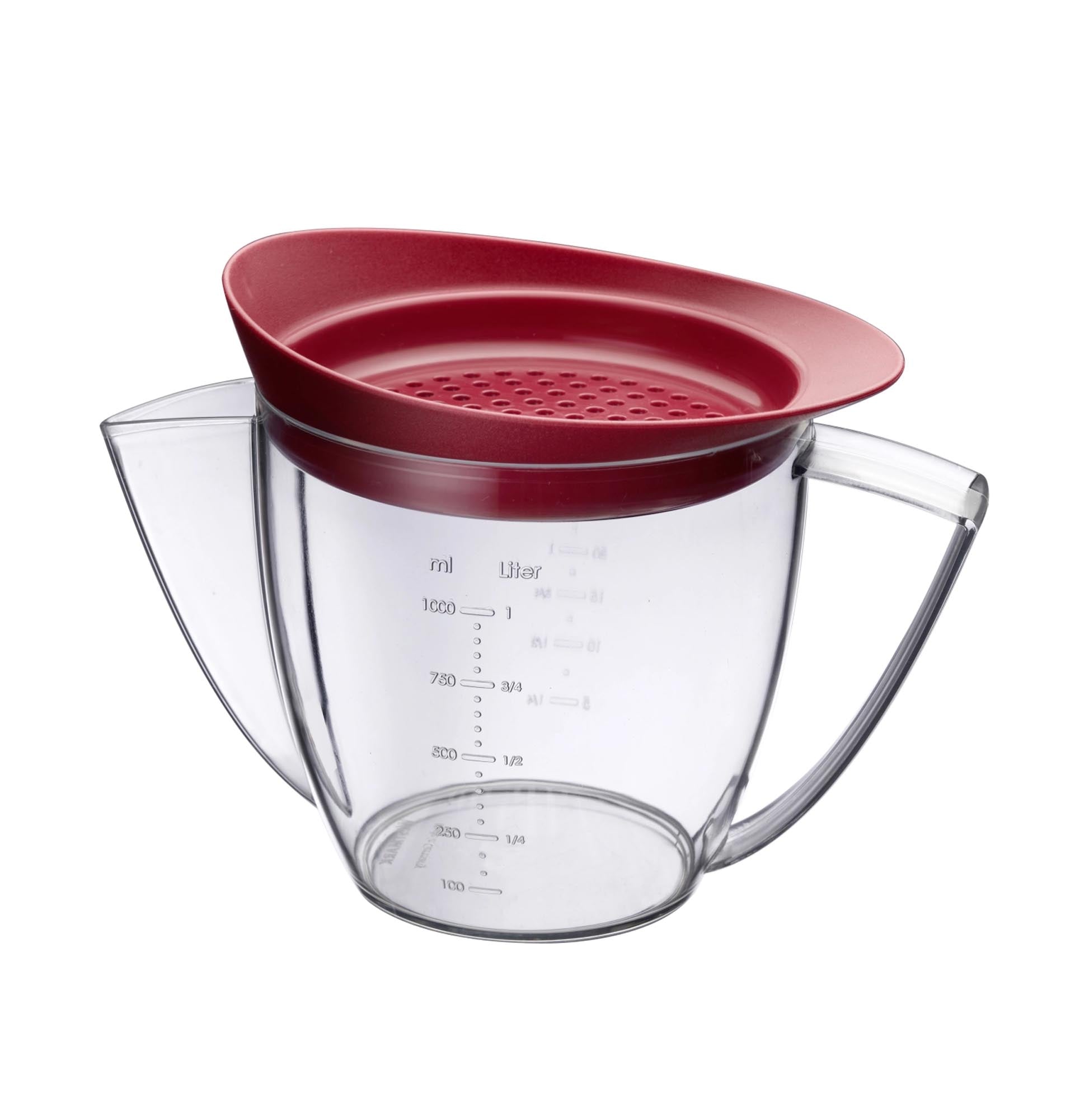 Fett-Trenn-Kanne m. Sieb, 22.5x14x15.5cm in Rot präsentiert im Onlineshop von KAQTU Design AG. Küchensieb ist von Westmark