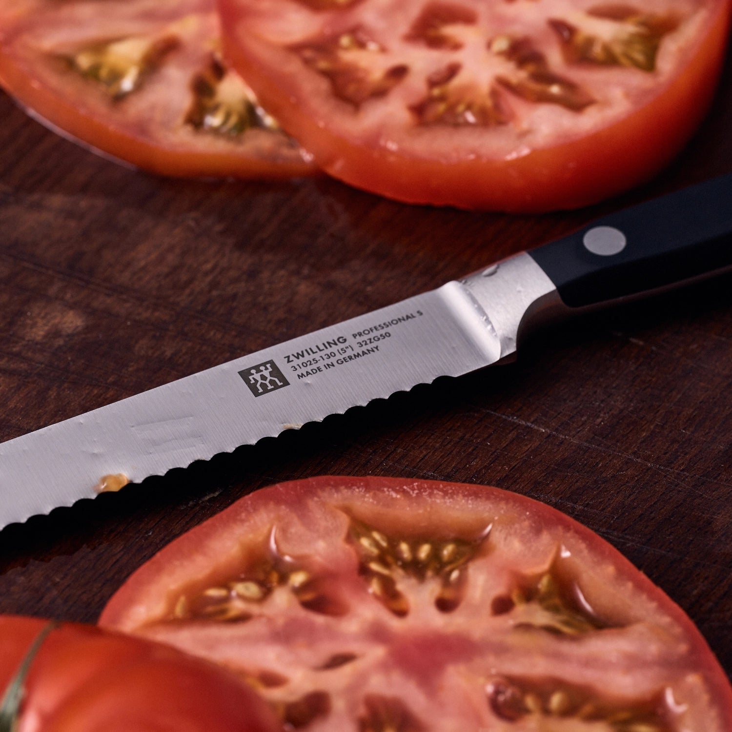 Professionelles Universalmesser von Zwilling Kitchen, 130 mm, ideal für präzises Schneiden und vielseitige Einsatzmöglichkeiten in der Küche.