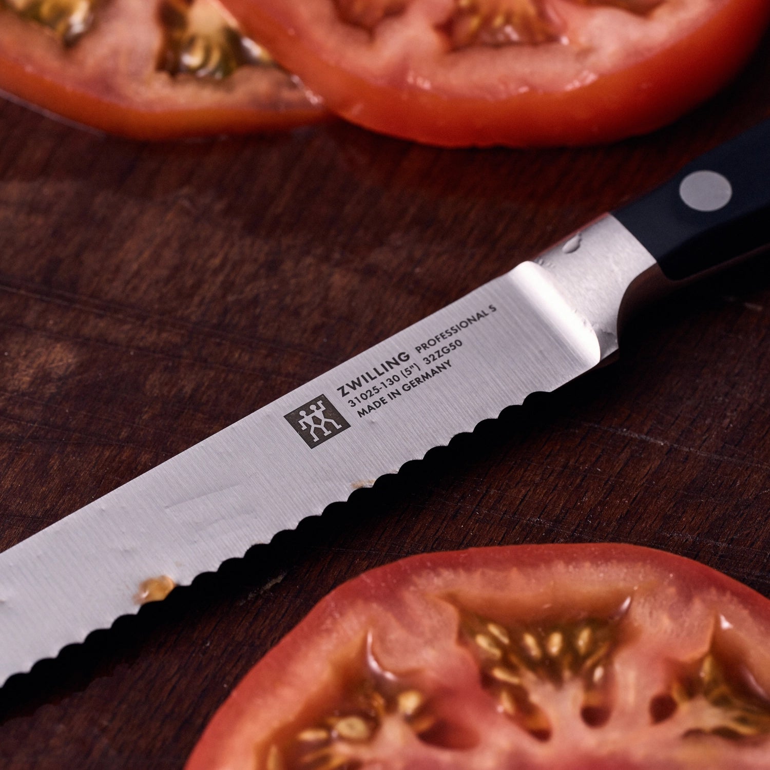 Hochwertiges Universalmesser von Zwilling Kitchen, 130 mm, perfekt für präzise Schneidarbeiten und vielseitige Küchenanwendungen.