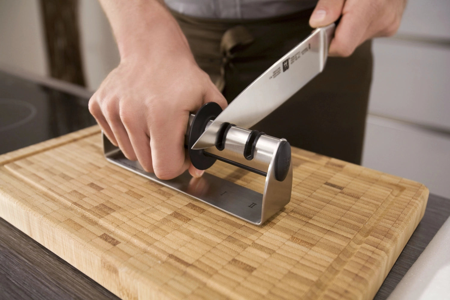 TWINSHARP Select Messerschärfer Inox 195 mm von Zwilling Kitchen, perfekt für die einfache und effektive Schärfung Ihrer Küchenmesser.