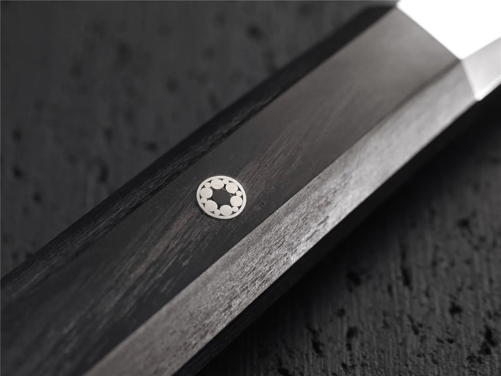 MIYABI 4000FC Santoku: Eleganz und Präzision für anspruchsvolle Köche.