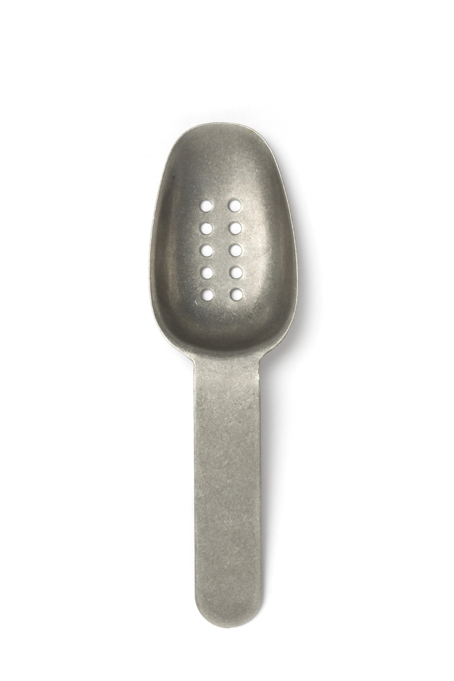 Les Essences Probierlöffel mit m. Löchern, 12cm, Vintage in Silber präsentiert im Onlineshop von KAQTU Design AG. Besteck ist von Comas