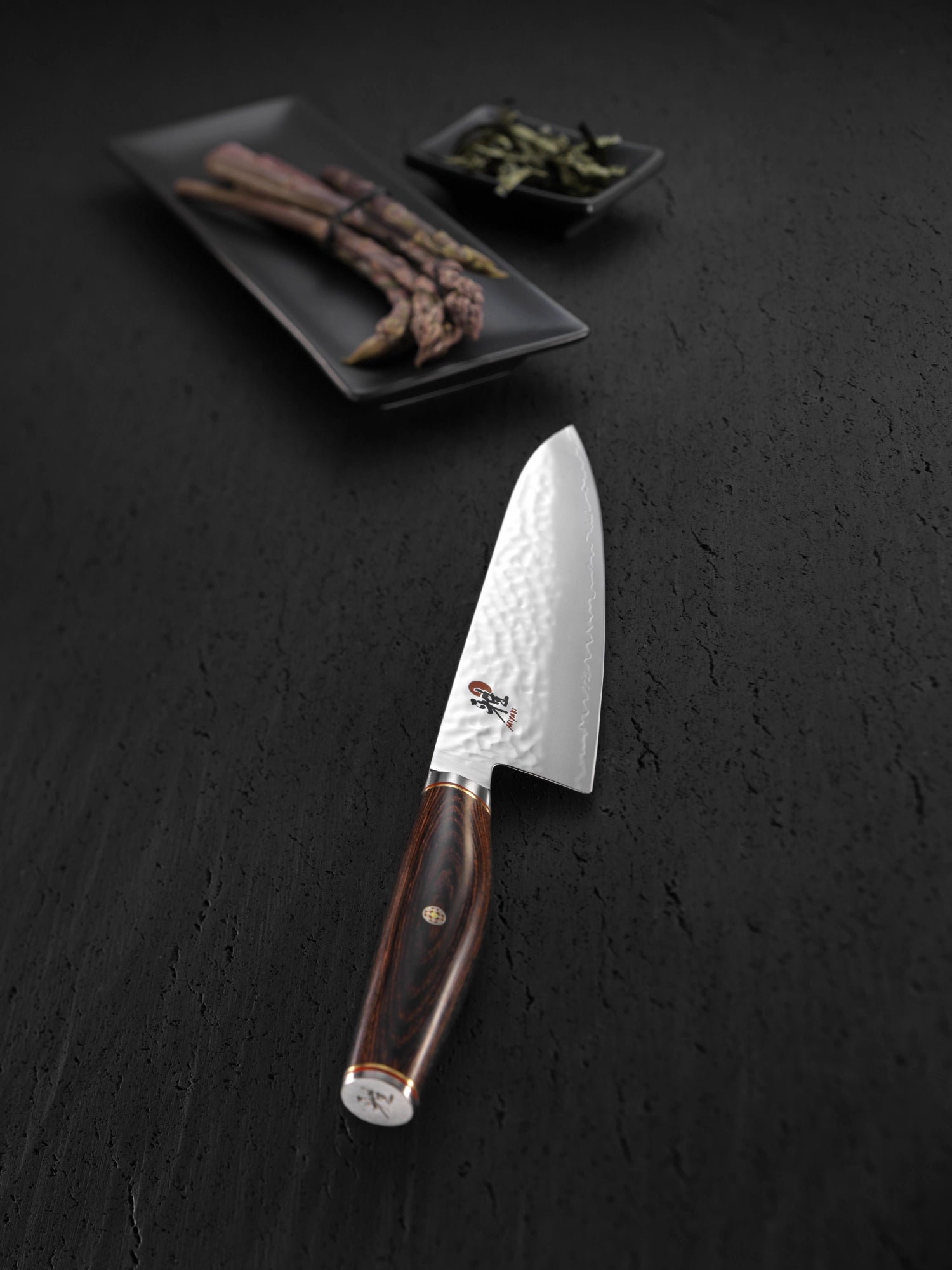 Elegantes MIYABI 6000MCT Shotoh, 130mm – präzises Damastmesser für präzise Schnitte und kreative Küchentechniken.