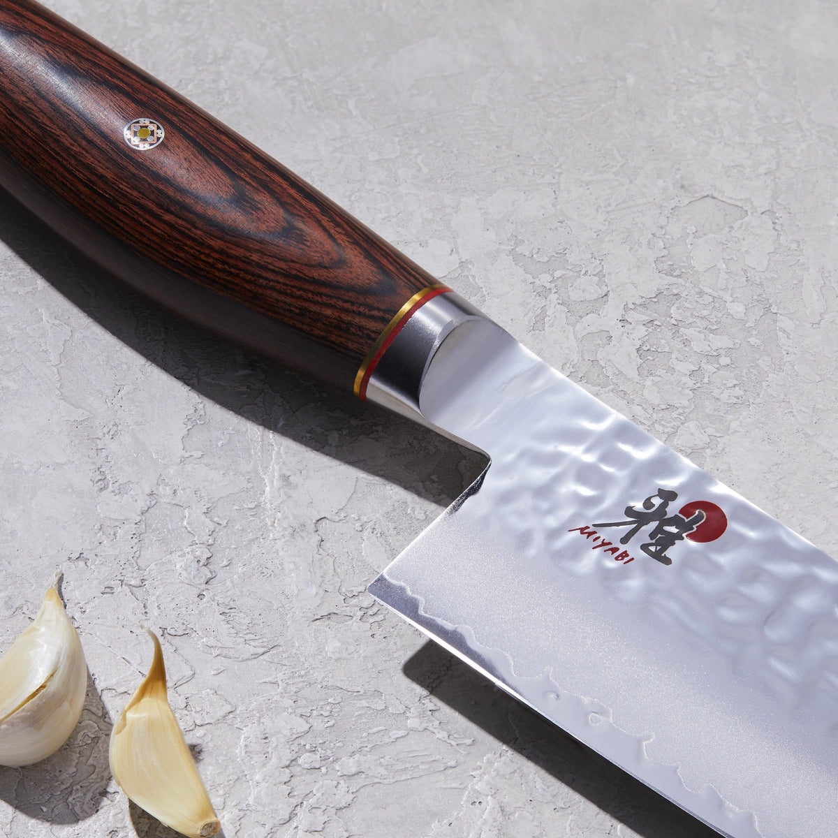 MIYABI 6000MCT Gyutoh, 240mm in Silber präsentiert im Onlineshop von KAQTU Design AG. Damastmesser ist von Miyabi