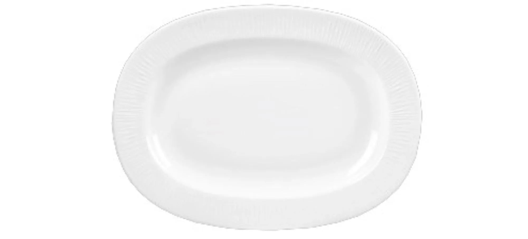 Elegante, ovale Porzellanplatte von Churchill, robust, pflegeleicht, ideal für Speisenpräsentation, mikrowellengeeignet.
