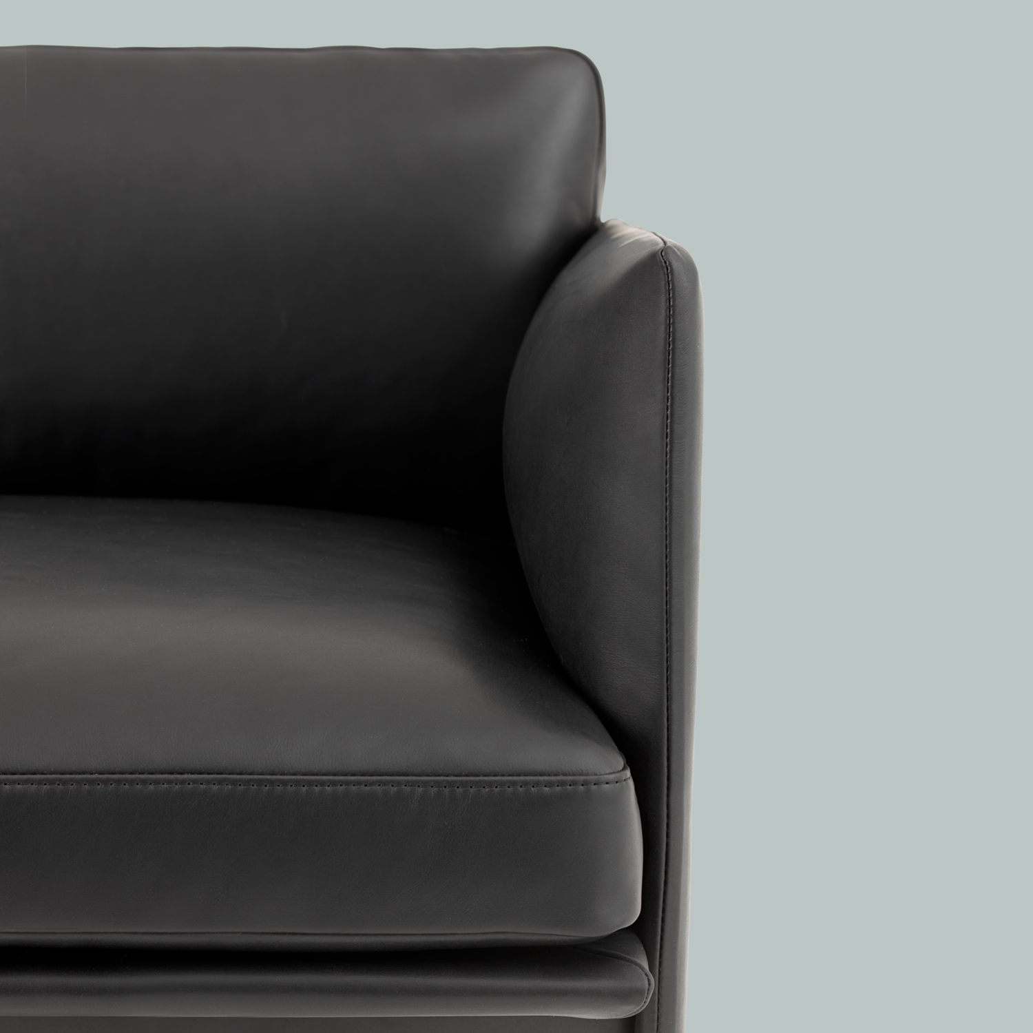 Outline 3er Sofa in Schwarz präsentiert im Onlineshop von KAQTU Design AG. 3er Sofa ist von Muuto