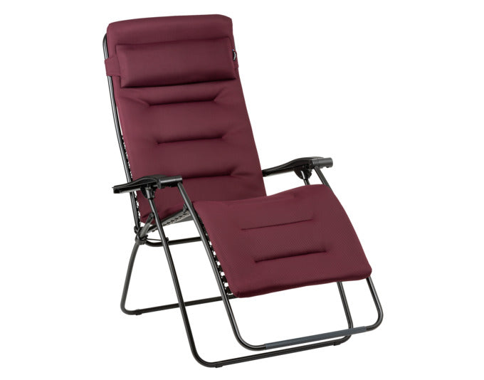 Relaxsessel RSX Clip XL  in Bordeaux präsentiert im Onlineshop von KAQTU Design AG. Outdoor-Sessel mit Armlehnen ist von LAFUMA
