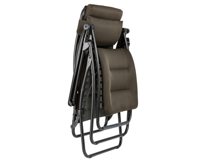 Relaxsessel RSX Clip in Taupe präsentiert im Onlineshop von KAQTU Design AG. Outdoor-Sessel mit Armlehnen ist von LAFUMA