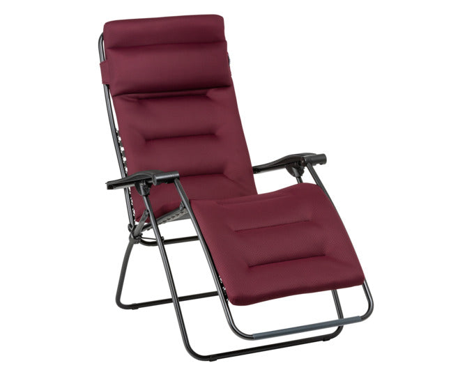 Relaxsessel RSX Clip in Bordeaux präsentiert im Onlineshop von KAQTU Design AG. Outdoor-Sessel mit Armlehnen ist von LAFUMA