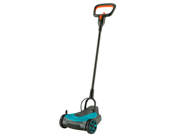 GARDENA Akku-Rasenmäherset Handymower 22 cm 18 V 3-teilig in  präsentiert im Onlineshop von KAQTU Design AG. Gartengeräte ist von GARDENA