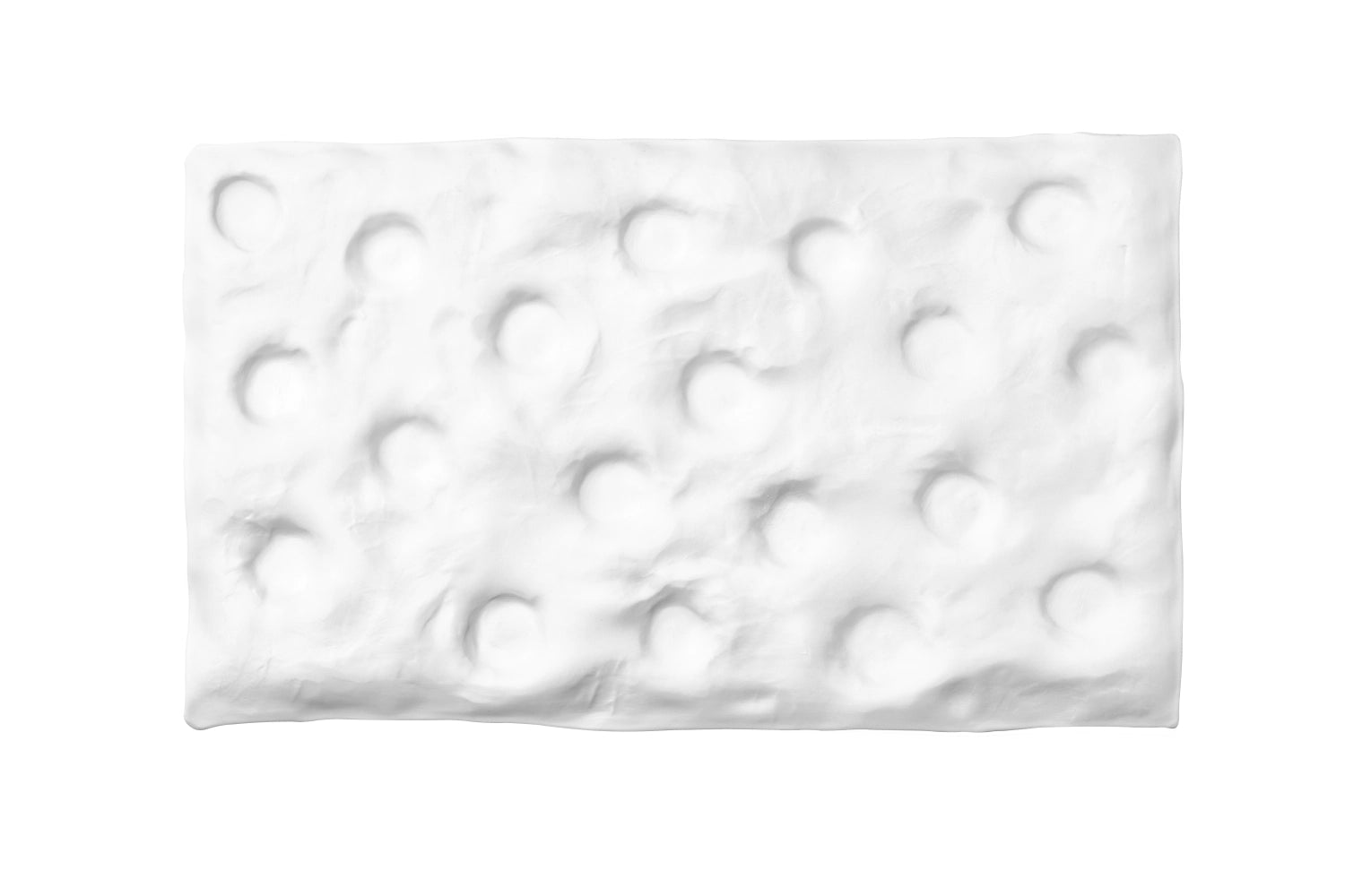 Materia 19S Platte rechteckig Hole 37x21.5cm mit Glasur in Weiss präsentiert im Onlineshop von KAQTU Design AG. Platte ist von Royale