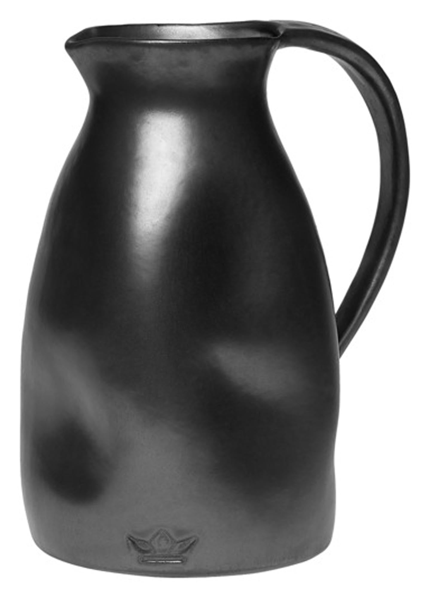 DUTCHDELUXES Krug schwarz matt ø 13.5x24 cm in  präsentiert im Onlineshop von KAQTU Design AG. Kanne ist von DUTCHDELUXES