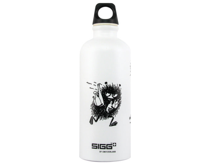 Trinkflasche Traveller Bottle Moomin Stinky 0.6 l in  präsentiert im Onlineshop von KAQTU Design AG. Flasche ist von SIGG