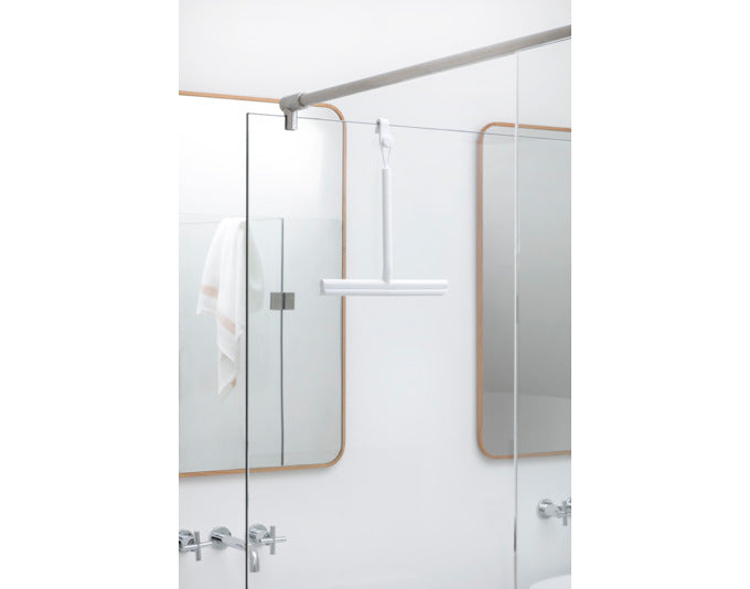 BRABANTIA Duschwischer mit Haken ReNew white in  präsentiert im Onlineshop von KAQTU Design AG. Badzubehör ist von BRABANTIA