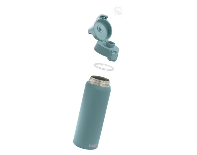 Die SIGG Shield One Trinkflasche in Morning Blue (0.75 l) ist leicht, robust und ideal für unterwegs. Perfekt für Sport und Freizeit.