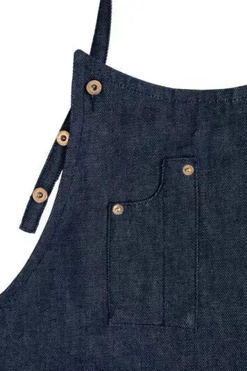 Stylische DUTCHDELUXES Schürze aus robustem Denim mit 5 Taschen, ideal für Komfort und Funktionalität in der Küche oder Werkstatt.