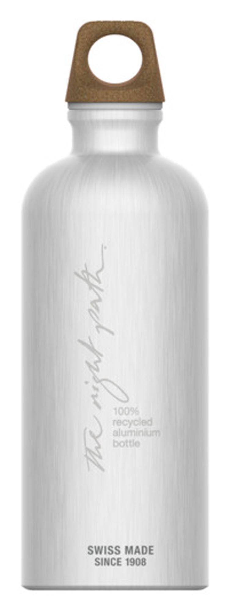 Entdecken Sie die SIGG Traveller Bottle MyPlanet Path Plain 0.6 l – robust, BPA-frei und nachhaltig. Ideal für Sport, Reisen und den Alltag!