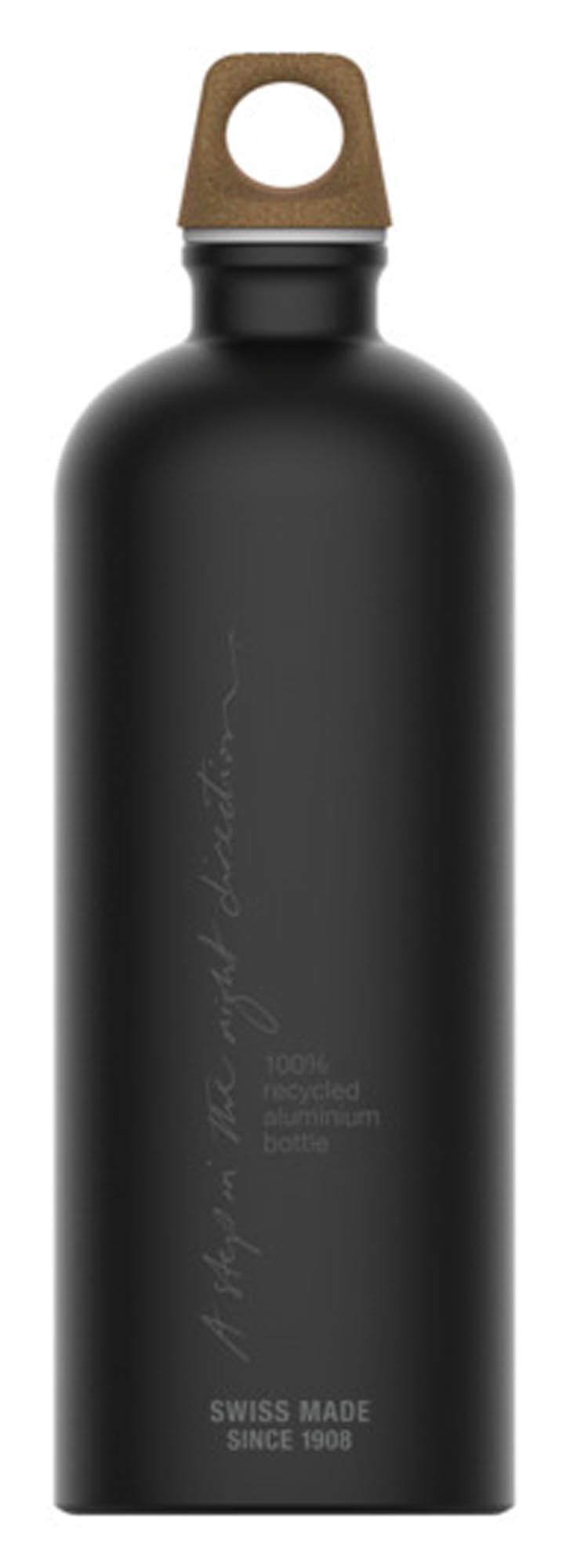 SIGG Traveller Bottle 1L: Stilvolle, umweltfreundliche Aluflasche für aktive, nachhaltige Lebensstile. BPA-frei, leicht, robust.