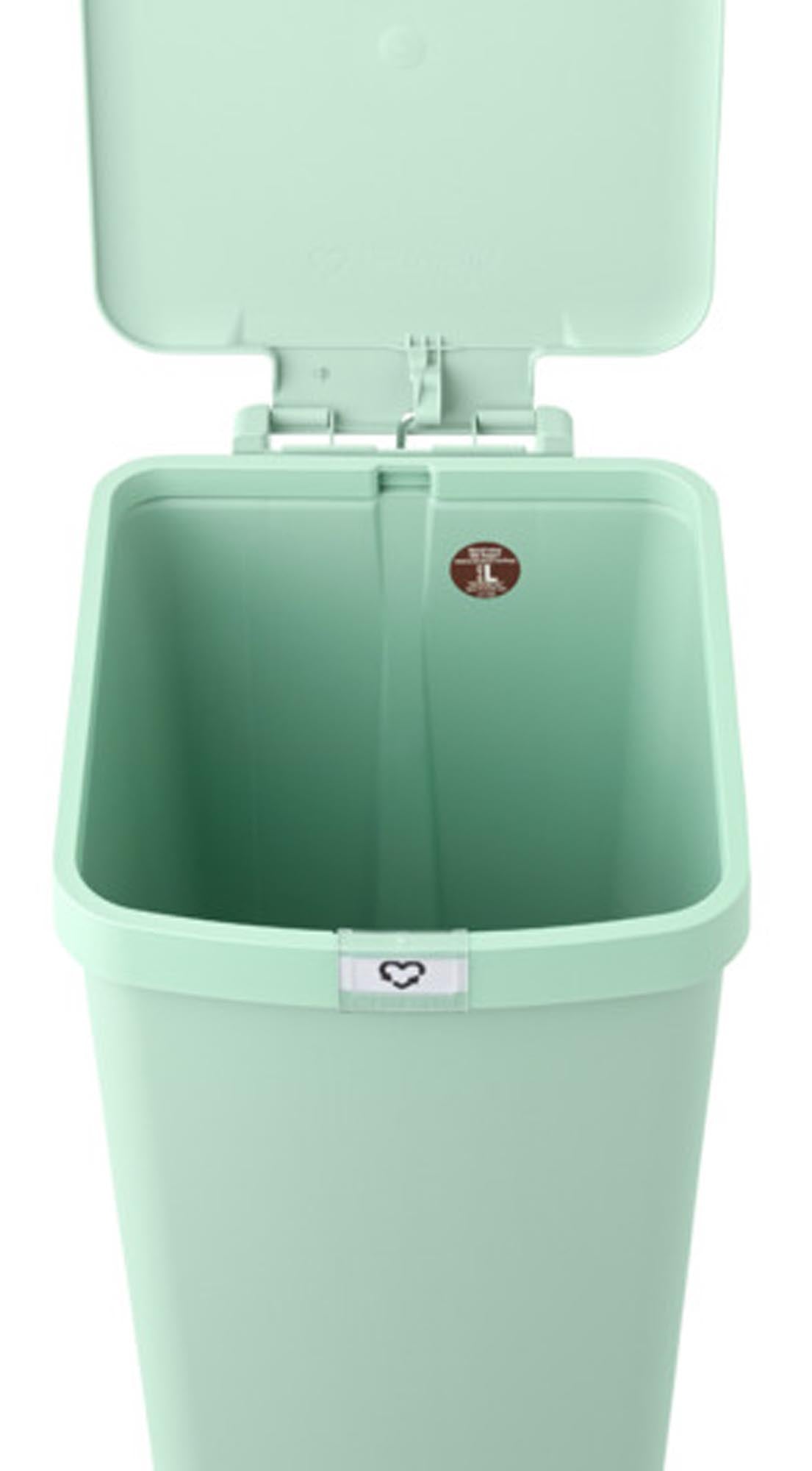 BRABANTIA Treteimer StepUp jade green 40 l in  präsentiert im Onlineshop von KAQTU Design AG. Mülleimer ist von BRABANTIA