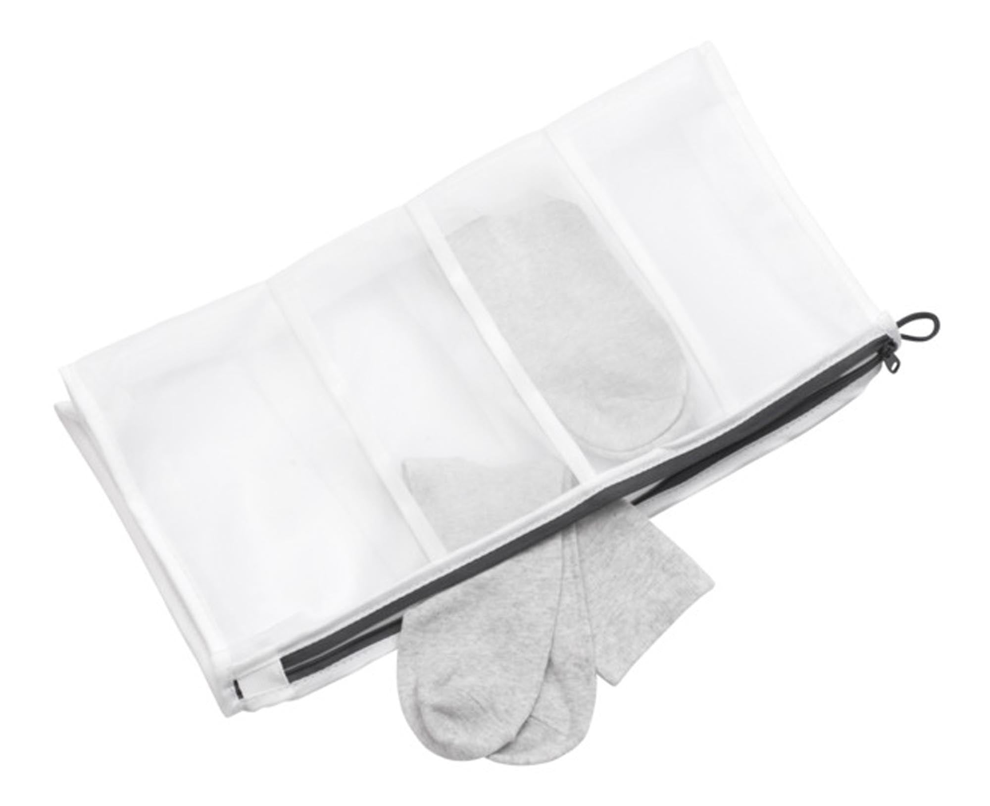 Praktischer Wäscheschutzbeutel von BRABANTIA für Socken, schützt empfindliche Textilien beim Waschen, in elegantem Weiß.