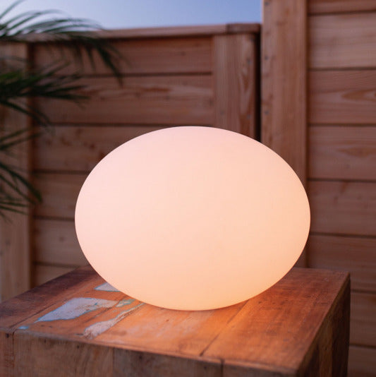 Lampe Flatball ø 35 cm in  präsentiert im Onlineshop von KAQTU Design AG. Outdoor-Beleuchtung ist von SMART AND GREEN