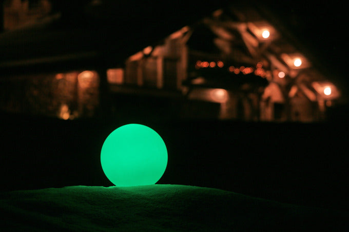 Lampe Ball Bulb ø 35 cm in  präsentiert im Onlineshop von KAQTU Design AG. Outdoor-Beleuchtung ist von SMART AND GREEN