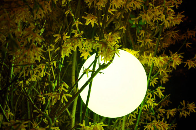 Lampe Pearl Bulb ø 25 cm in  präsentiert im Onlineshop von KAQTU Design AG. Outdoor-Beleuchtung ist von SMART AND GREEN