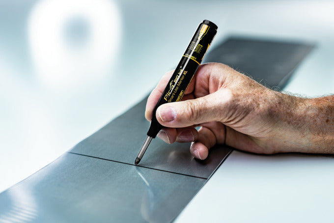 Tieflochmarker Big Ink schwarz in  präsentiert im Onlineshop von KAQTU Design AG. Büromaterial ist von PICA