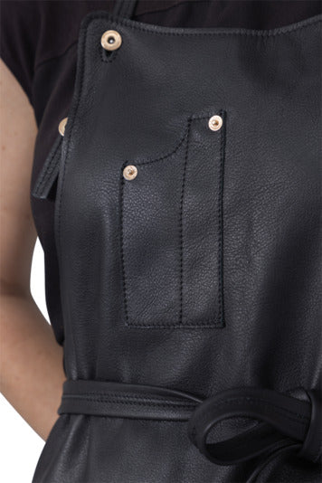 Schürze Slim Fit Leder 5-Pocket in Schwarz präsentiert im Onlineshop von KAQTU Design AG. Küchenhelfer ist von DUTCHDELUXES
