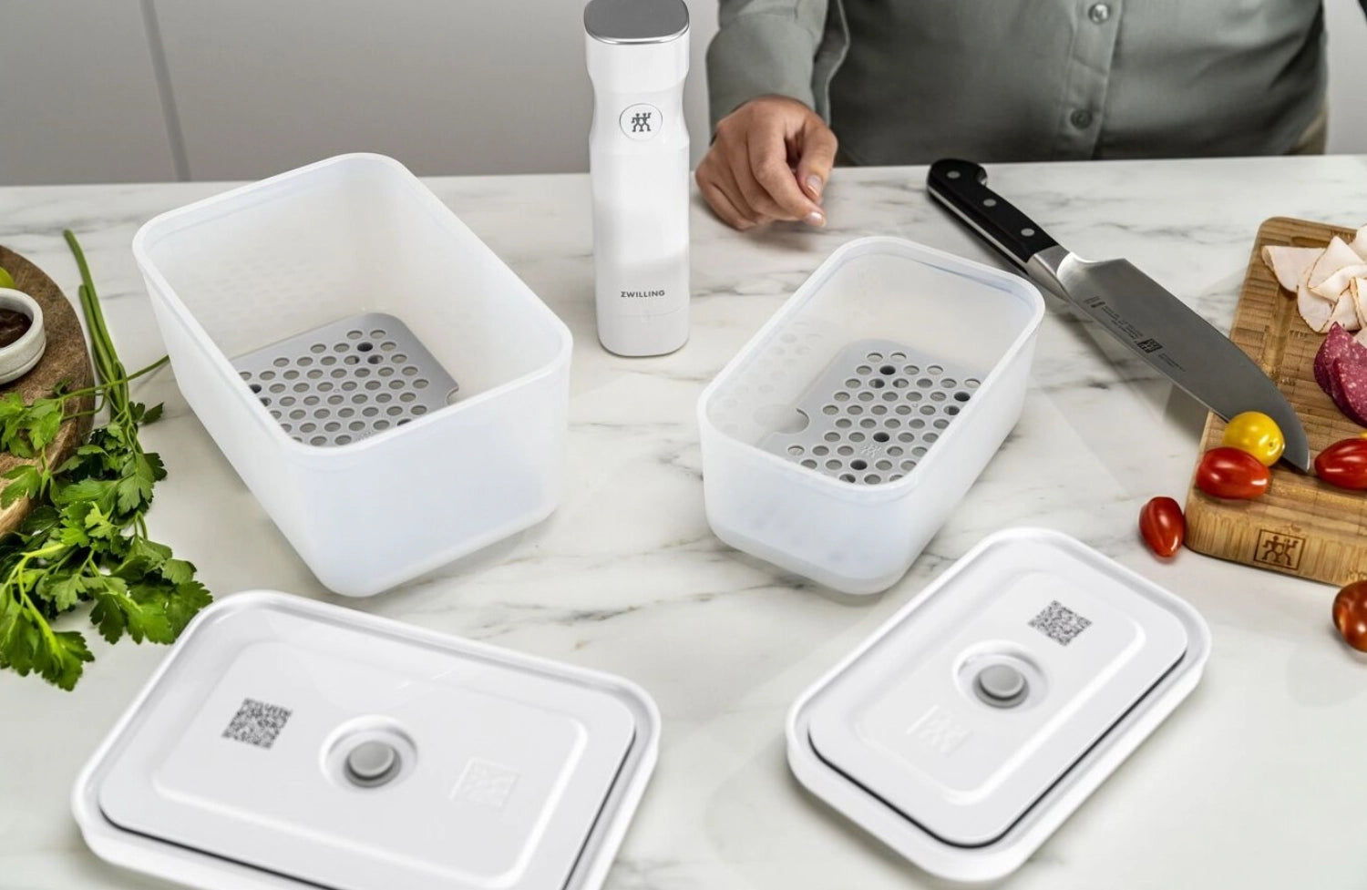 Vakuum Zubehörset von Zwilling: 2er Set Abtrg Gitter in M/L, ideal für die effiziente Lagerung und Frischhaltung von Lebensmitteln.