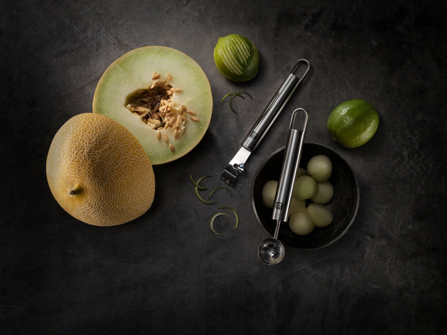 Der Zwilling Pro Zitronenschaber (21,5 cm) ist ideal zum Abziehen von Zitronenschalen für Garnierungen und Aromen in der Küche.