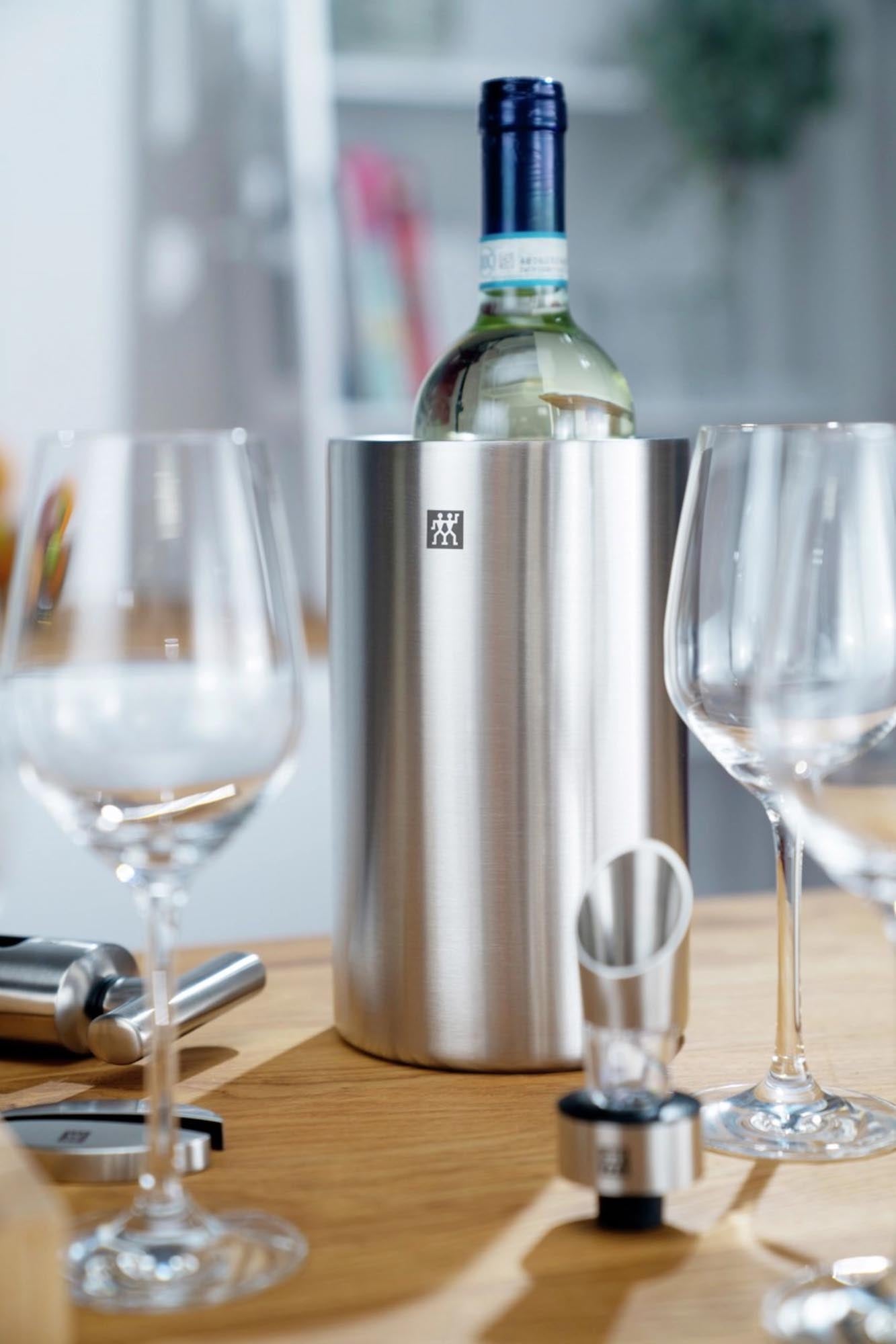 Moderner 1.8-Liter-Weinkühler von Zwilling Kitchen, ideal für stilvolles Kühlen und Servieren von Wein.