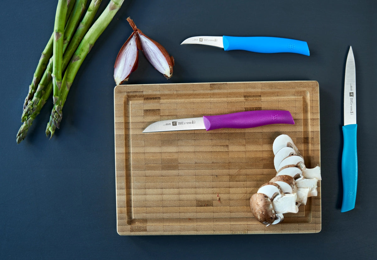 ZWILLING TWIN Gemüsemesserset 3-tlg. in Mehrfarbig präsentiert im Onlineshop von KAQTU Design AG. Küchenmesser ist von Zwilling Kitchen