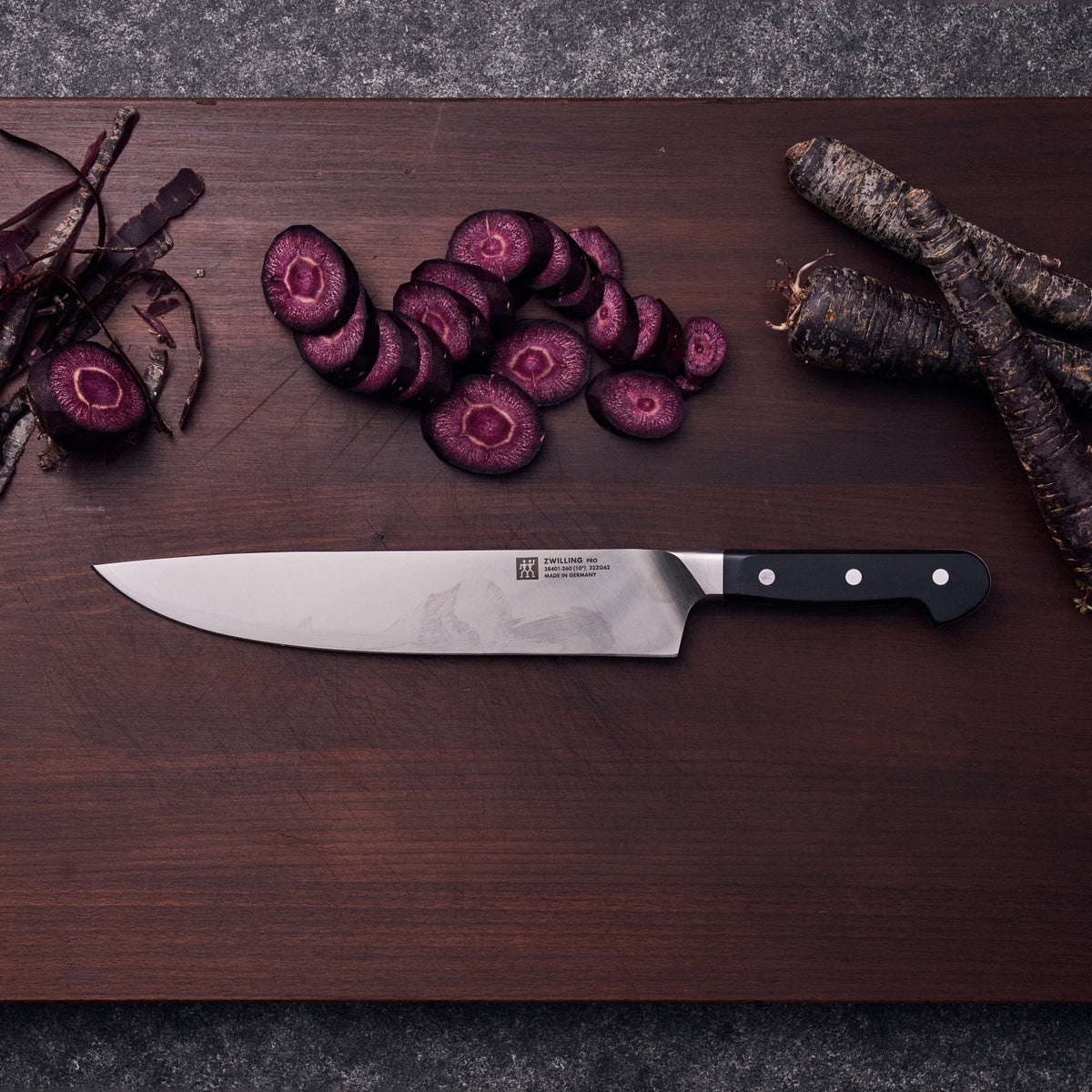 Zwilling Pro Kochmesser 260 mm in Schwarz präsentiert im Onlineshop von KAQTU Design AG. Küchenmesser ist von Zwilling Kitchen