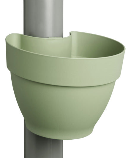 ELHO Fallrohrpflanzgefäss vibia ø 21.6 cm pistaziengrün in  präsentiert im Onlineshop von KAQTU Design AG. Pflanzentopf Outdoor ist von ELHO