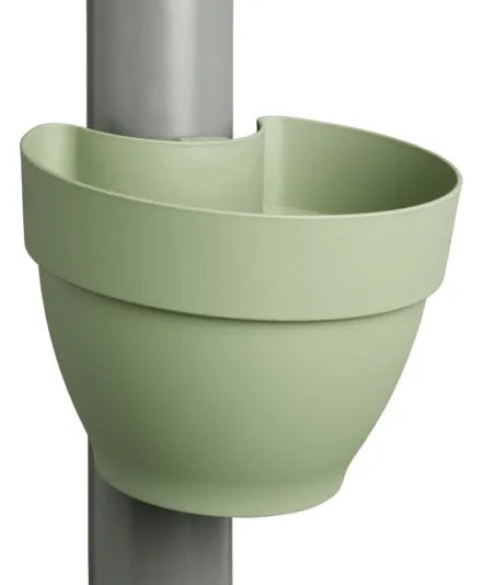 ELHO Fallrohrpflanzgefäss vibia ø 21.6 cm pistaziengrün in  präsentiert im Onlineshop von KAQTU Design AG. Pflanzentopf Outdoor ist von ELHO