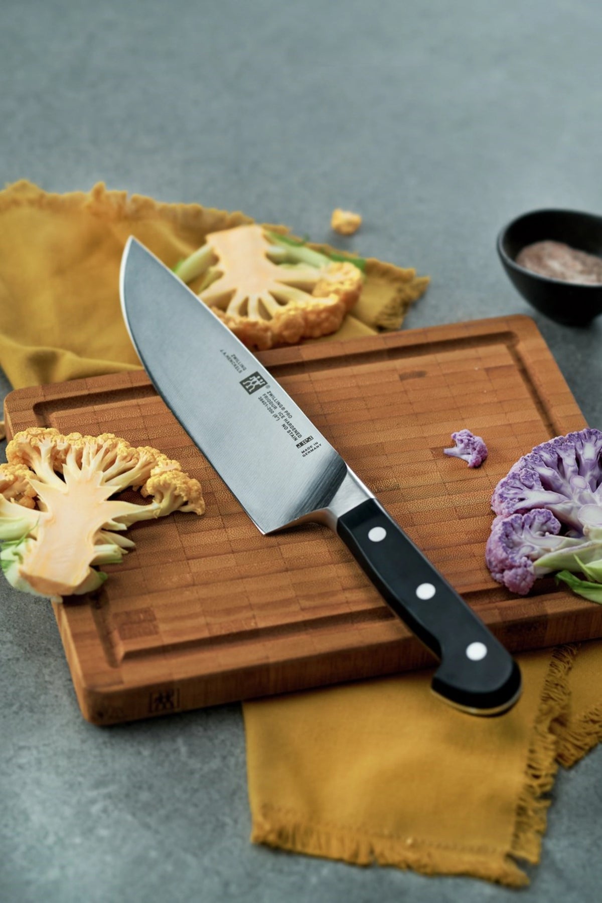 Zwilling Pro Messerset, 3-tlg. (Spick-, Fleisch-,Kochmesser) in Silber präsentiert im Onlineshop von KAQTU Design AG. Küchenmesser ist von Zwilling Kitchen