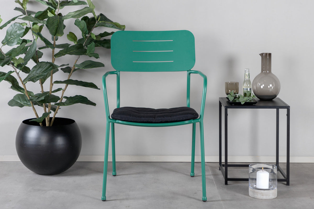 Nicke Stuhl in Grün präsentiert im Onlineshop von KAQTU Design AG. Gartenstuhl mit Armlehnen ist von Venture Home