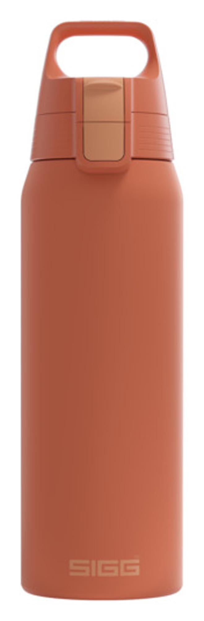 SIGG Isolierflasche Shield Therm One eco red 0.75 l in  präsentiert im Onlineshop von KAQTU Design AG. Küchenhelfer ist von SIGG
