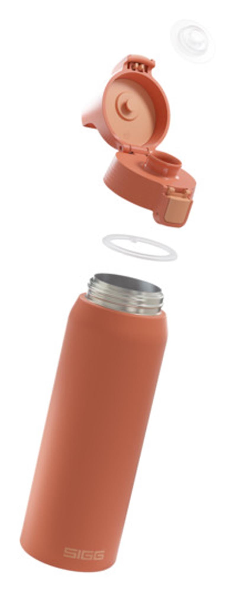 SIGG Isolierflasche Shield Therm One eco red 0.75 l in  präsentiert im Onlineshop von KAQTU Design AG. Küchenhelfer ist von SIGG