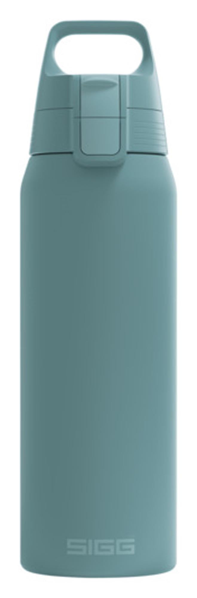 SIGG Isolierflasche Shield Therm One morning blue 0.75 l in  präsentiert im Onlineshop von KAQTU Design AG. Küchenhelfer ist von SIGG