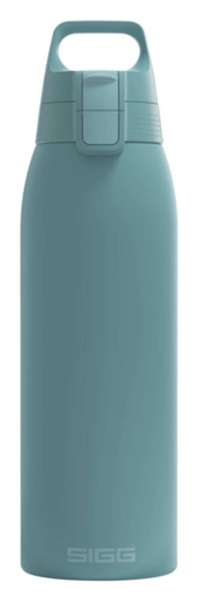 SIGG Isolierflasche Shield Therm One morning blue 1 l in  präsentiert im Onlineshop von KAQTU Design AG. Küchenhelfer ist von SIGG